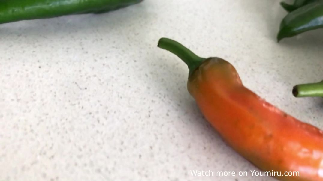 ⁣Green chilli slow mo video