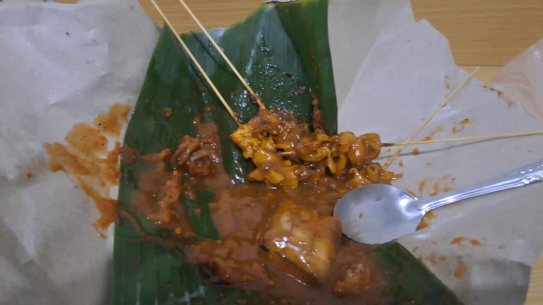 ⁣Tasty Indonesian Spicy Night Streetfood: Sate Padang in Medan